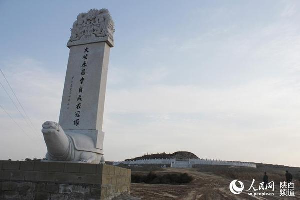陜西橫山縣民間捐資為“闖王”李自成建造衣冠冢。高崗/攝