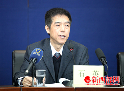 陜西省社科院新聞發(fā)言人??副院長石英介紹??2014年陜西藍皮書》主要信??jpg