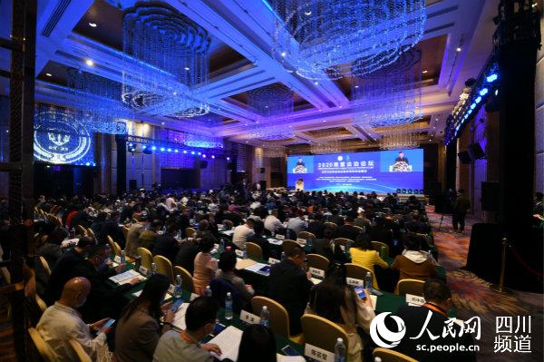 主論壇。何畔 攝