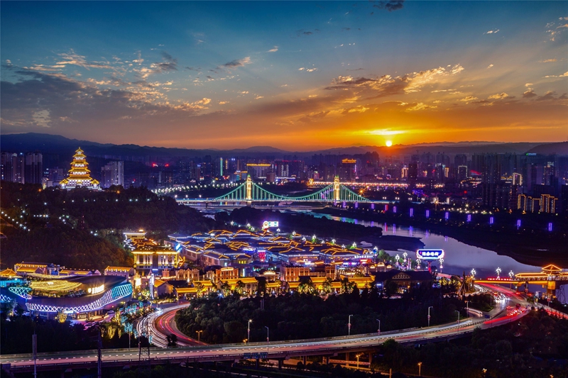 寶雞市高新區(qū)石鼓文化城旅游休閑街區(qū)。寶雞市委宣傳部供圖