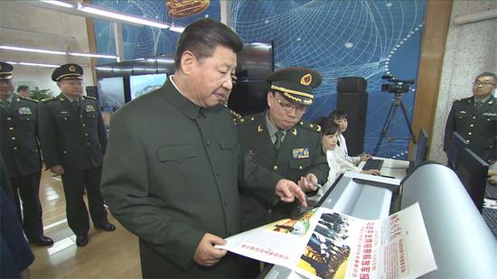 2015年12月25日，習(xí)近平視察解放軍報社，了解解放軍報出版情況。