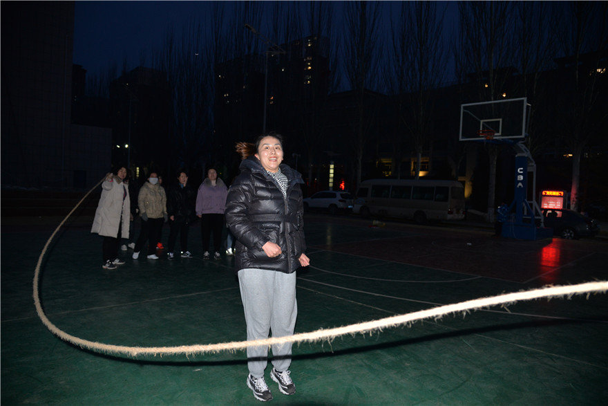 陜西靖邊:凝聚巾幗力量 綻放女性芳華_fororder_跳大繩排練 (2).JPG 陜西靖邊:凝聚巾幗力量 綻放女性芳華_fororder_跳大繩排練 (2).JPG