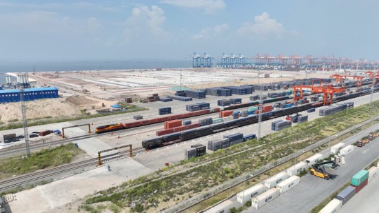 欽州鐵路集裝箱中心站二場(chǎng)航拍。陳磊攝