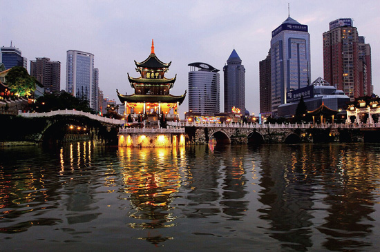 貴陽(yáng)甲秀樓。特約記者吳東俊攝