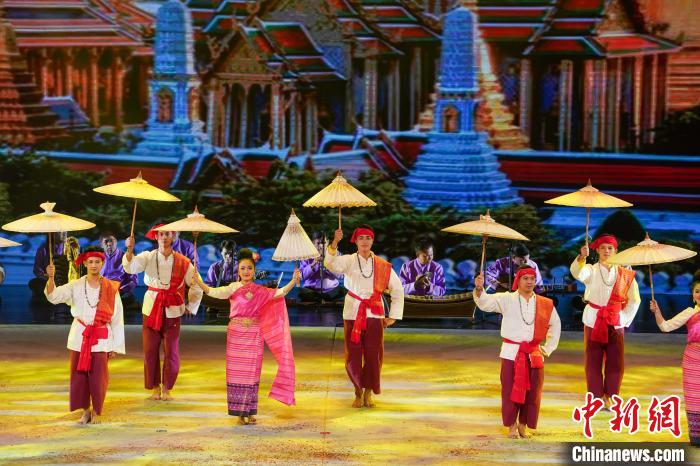 12月8日至12日，第十一屆中國—東盟(南寧)戲劇周在廣西南寧市舉行。圖為東南亞戲劇聯合展演現場。陳冠言 　攝