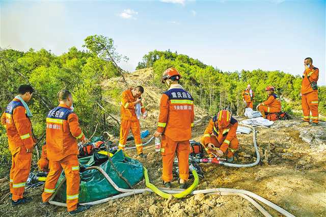 八月二十三日,巴南區(qū)界石鎮(zhèn)新玉村火災救援現場。記者 謝智強 攝\視覺重慶