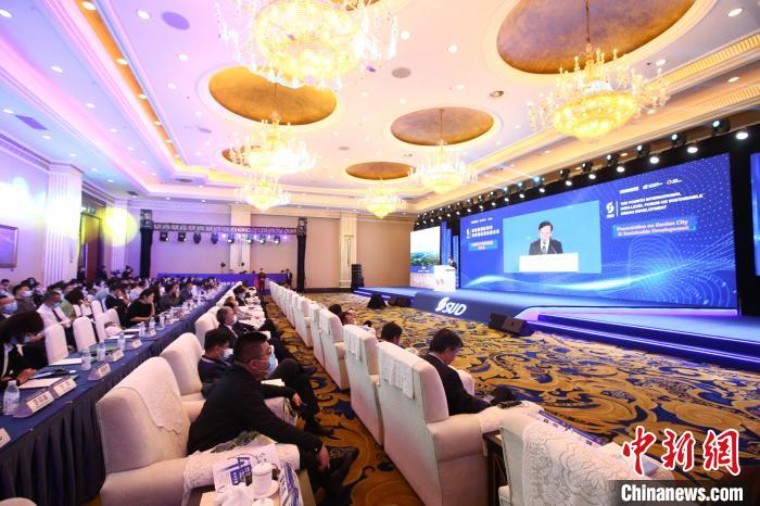 圖為論壇現(xiàn)場。中國城市和小城鎮(zhèn)改革發(fā)展中心供圖 圖為論壇現(xiàn)場。中國城市和小城鎮(zhèn)改革發(fā)展中心供圖