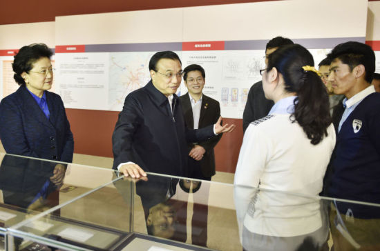 李克強(qiáng)鼓勵(lì)大學(xué)生：到西部施展專業(yè)才華