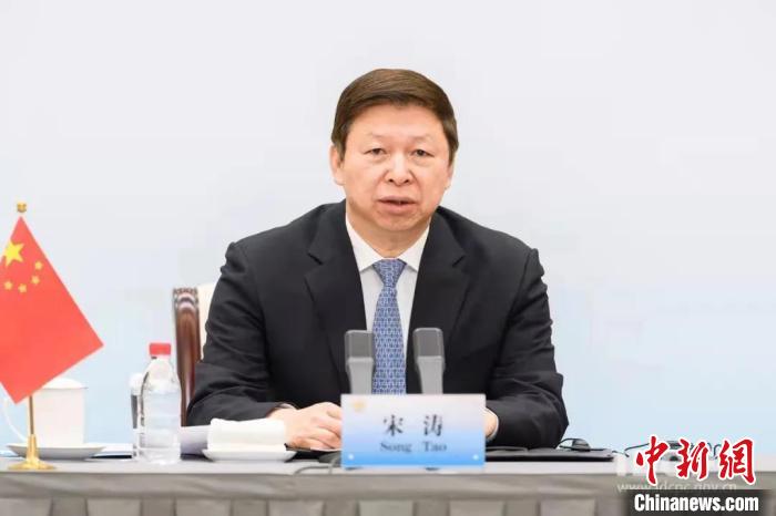 中共中央對外聯(lián)絡(luò)部部長宋濤出席并作主旨講話?！≈新?lián)部 供圖