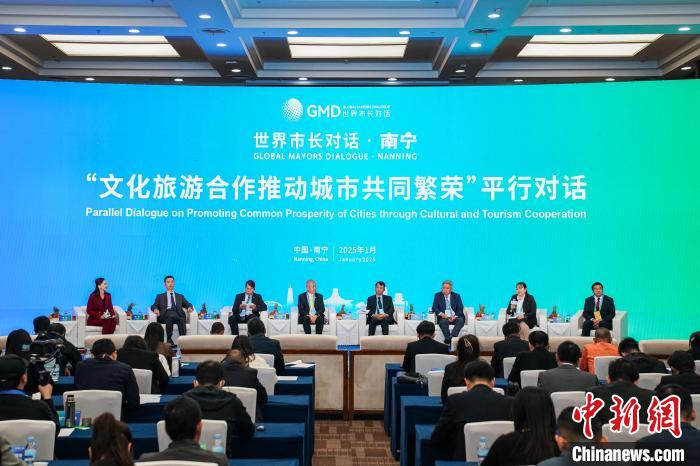 圖為對(duì)話現(xiàn)場(chǎng)。陳冠言 攝