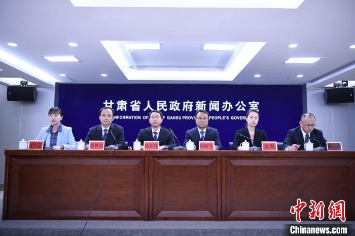 甘肅扶貧:調(diào)整撤換駐村干部2605人問責(zé)“大概先生”“基本掌柜”