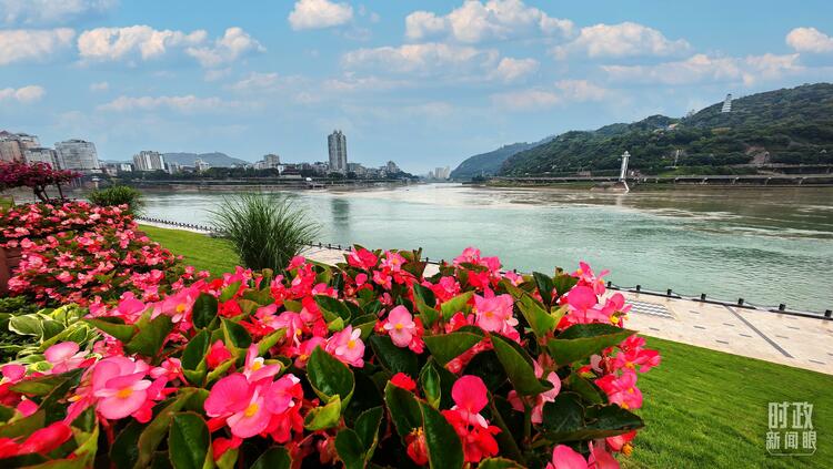 時政新聞眼丨踏訪萬里長江第一城，習(xí)近平調(diào)研這些重要命題