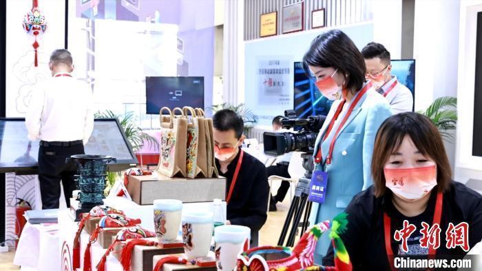 陜西陳倉區(qū)融媒體中心展區(qū)。王慶然 攝