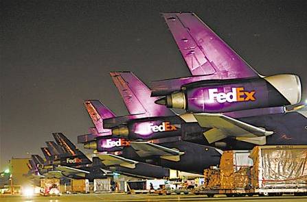 孟菲斯機場成群的聯(lián)邦貨運班機（圖源：重慶商報）