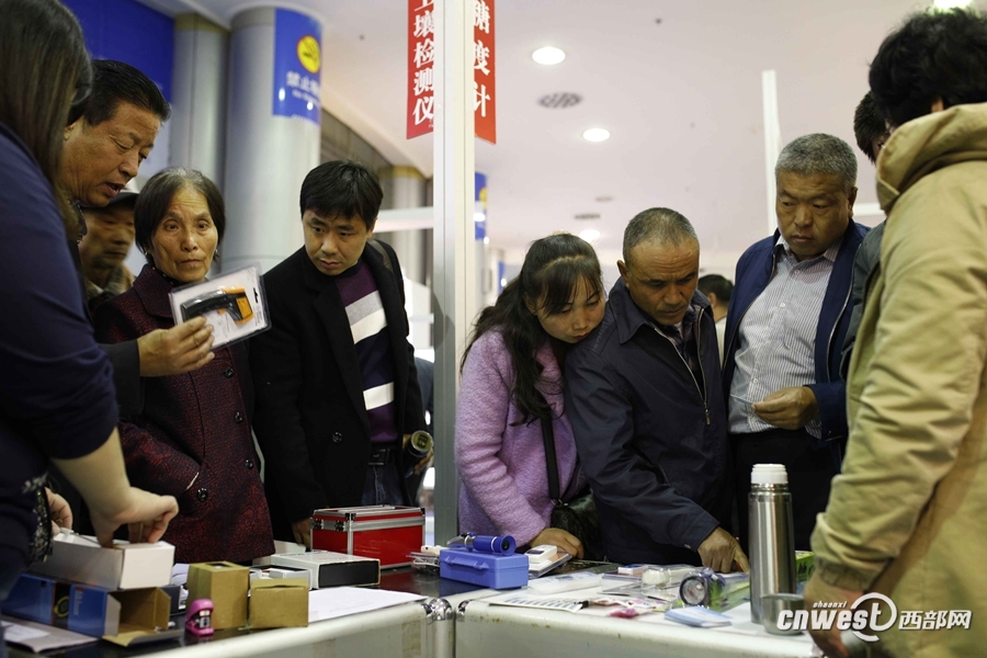 組圖:逛會忙!農(nóng)高會首日稀奇農(nóng)特產(chǎn)品引人關(guān)注