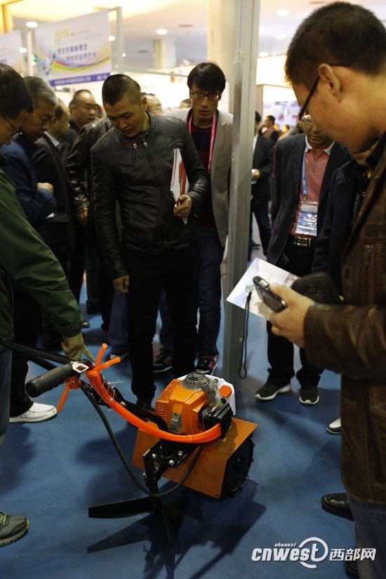 組圖:逛會忙!農(nóng)高會首日稀奇農(nóng)特產(chǎn)品引人關(guān)注