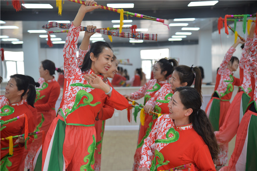 陜西靖邊:凝聚巾幗力量 綻放女性芳華_fororder_霸王鞭 (2).JPG 陜西靖邊:凝聚巾幗力量 綻放女性芳華_fororder_霸王鞭 (2).JPG