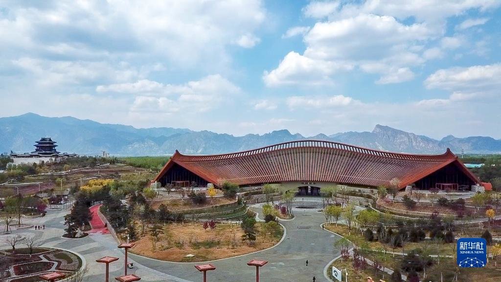 這是北京世園會園區(qū)(2020年4月26日攝,無人機照片)。新華社記者 馬曉冬 攝 這是北京世園會園區(qū)(2020年4月26日攝,無人機照片)。新華社記者 馬曉冬 攝