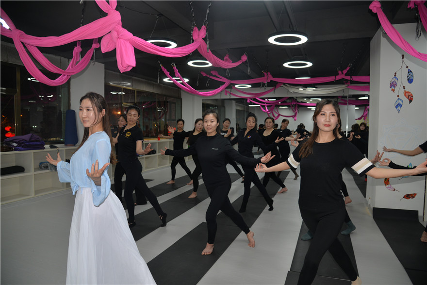 陜西靖邊:凝聚巾幗力量 綻放女性芳華_fororder_舞韻瑜伽 (3).JPG