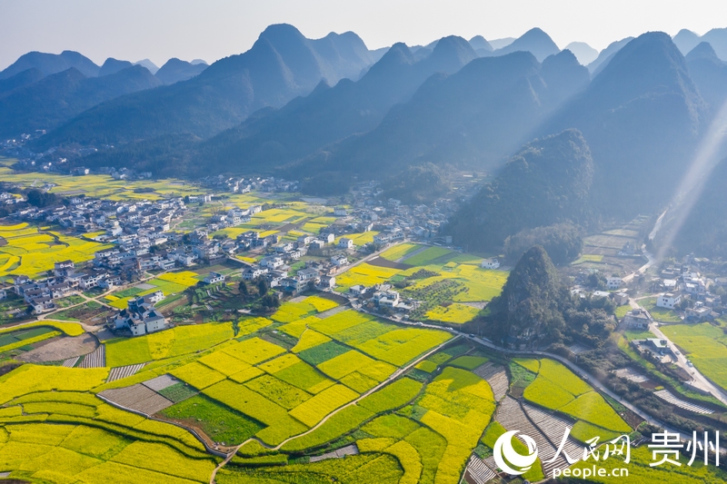 圖3 貴州興義萬(wàn)峰林一角。人民網(wǎng)記者 涂敏 攝